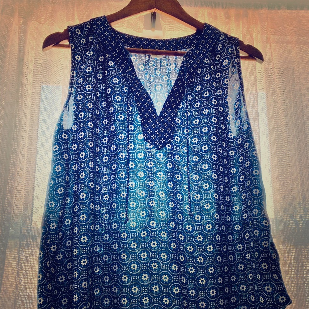 Old Navy blue print sleeveless blouse